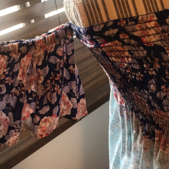 ⚡️last 1 ⚡️ Floral Off the Shoulder Top - Picture 3 of 5